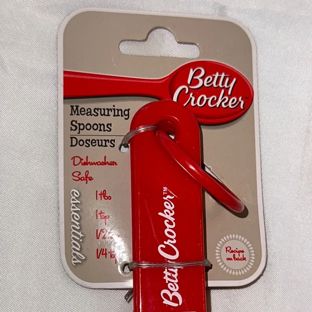4 piece red Betty Crocker measuring baking set